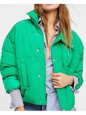 Free People 
Slouchy Cropped Puffer
Jacket
Color: Green, New with Out Tags